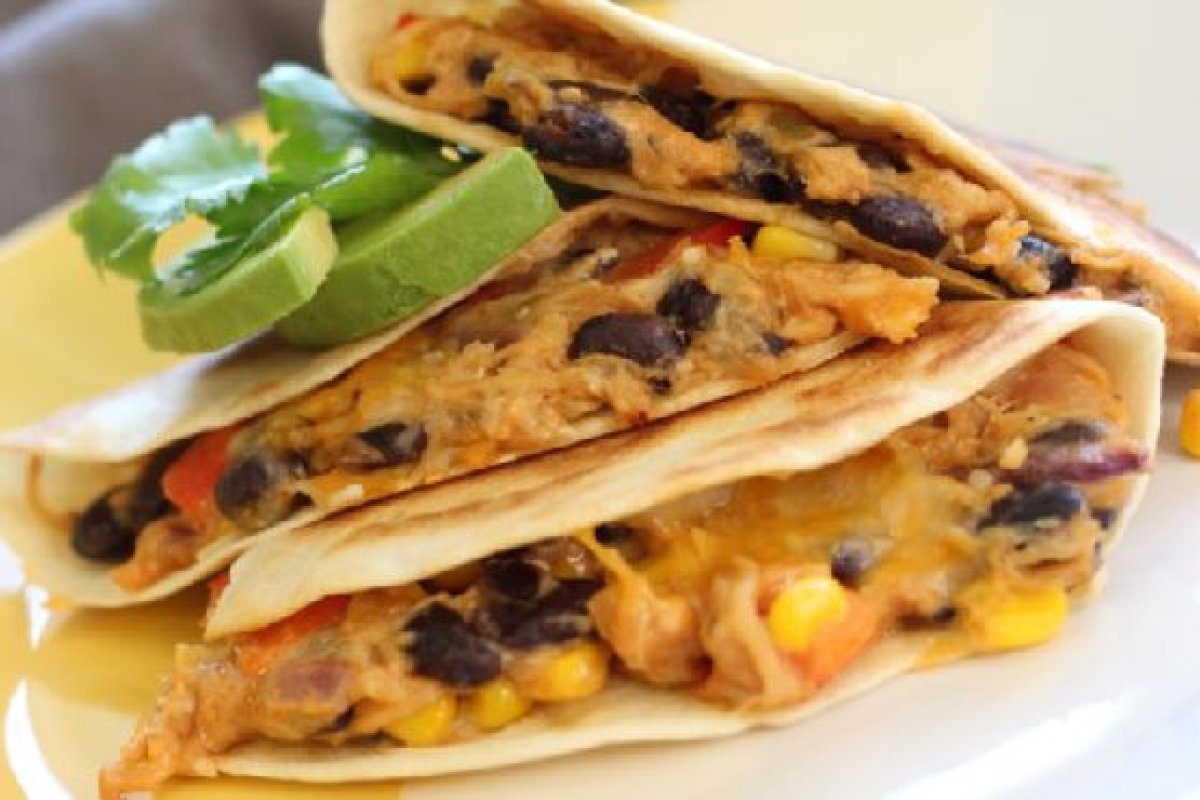 quesadillas+%D7%A7%D7%90%D7%95%D7%95%D7%99%D7%99+%D7%A2%D7%9D+%D7%92%D7%91%D7%99%D7%A0%D7%94